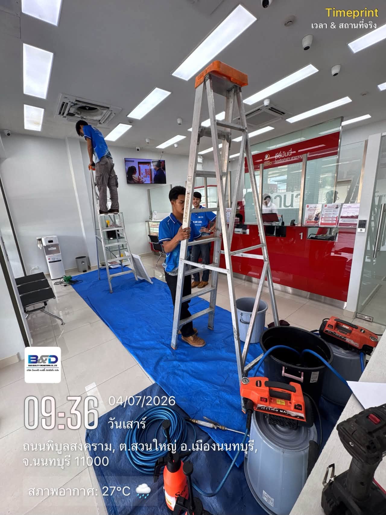 Ceiling air-conditioning work inside a commercial space